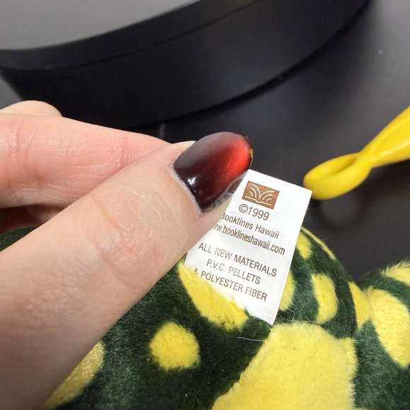 Hawaiian Collectibles  Lucky Bullfrog Plush Beanbag Stuffed Toy w/ Passport - Picture 3 of 3